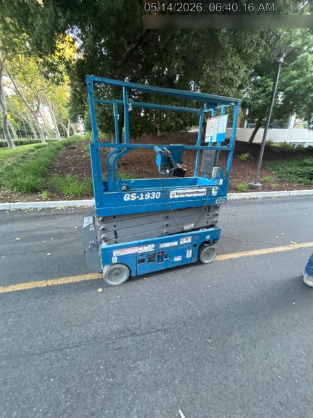 2020 Genie GS-1930 Solid Non Marking Tires, Beacon, Folding rails with half height swing gate, 800W Inverter