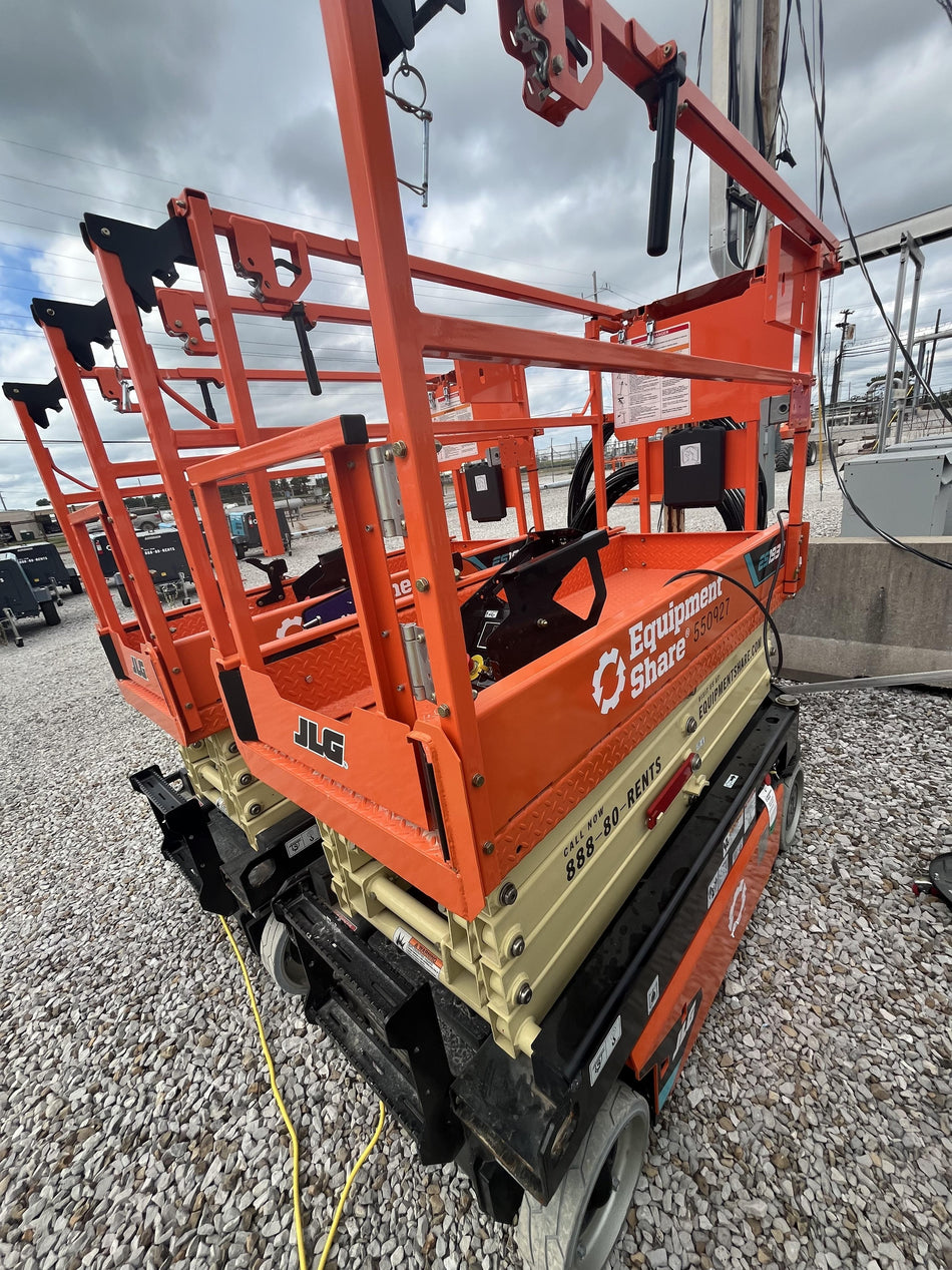 2025 JLG ES1932