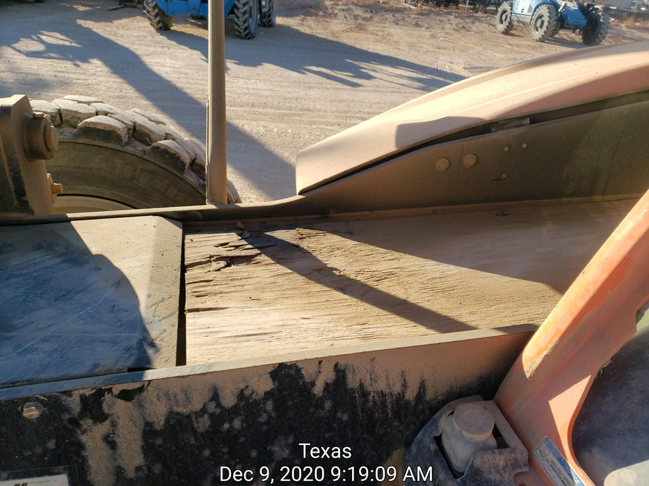 2019 JLG 1255 JLG 1255 T4F w/Open ROPS, Solid Tires, Work Lights/Beacon, 60" Carriage/Forks