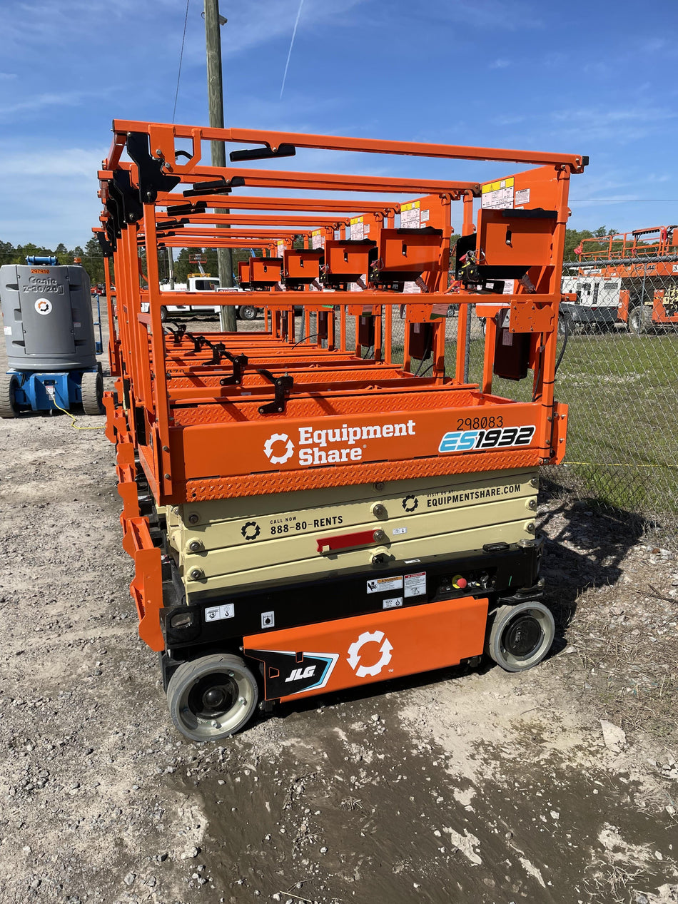 2023 JLG ES1932