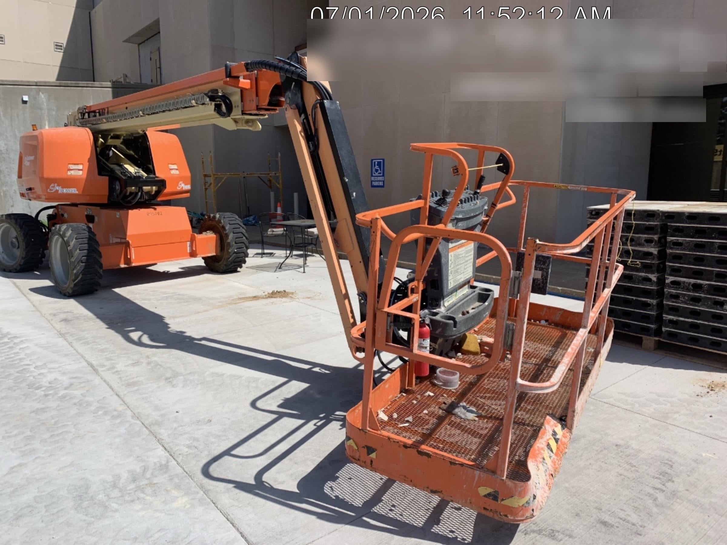 2023 JLG 660SJ