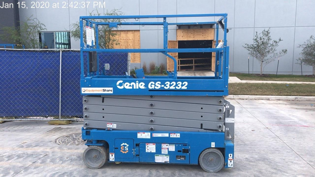 2017 Genie GS-3232 Genie GS3232 Lift w/Folding Rails and Swing Gate