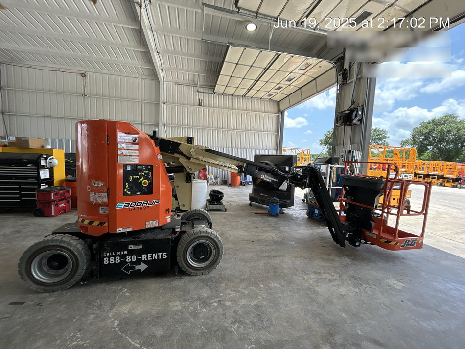 2025 JLG E300AJP