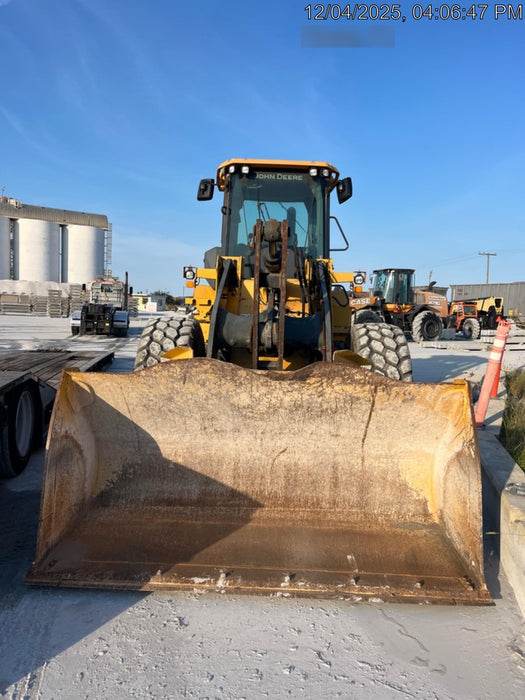2019 John Deere 624L 4yd Wheel Loader, Cab/Heat/Air, 3 Function Hydraulics, JRB Hydraulic QC, QC 4yd bucket w/smooth cutting edge, QC Carriage, 72" Fork Tines, 5yr/5,000hr Powertrain and Hydraulics extended warranty