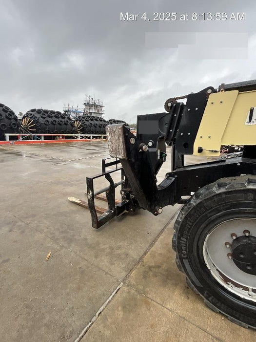 2019 JLG 1255 JLG 1255 T4F w/Full Cab, HVAC, Solid Tires, Work Lights/Beacon, 60" Carriage/Forks