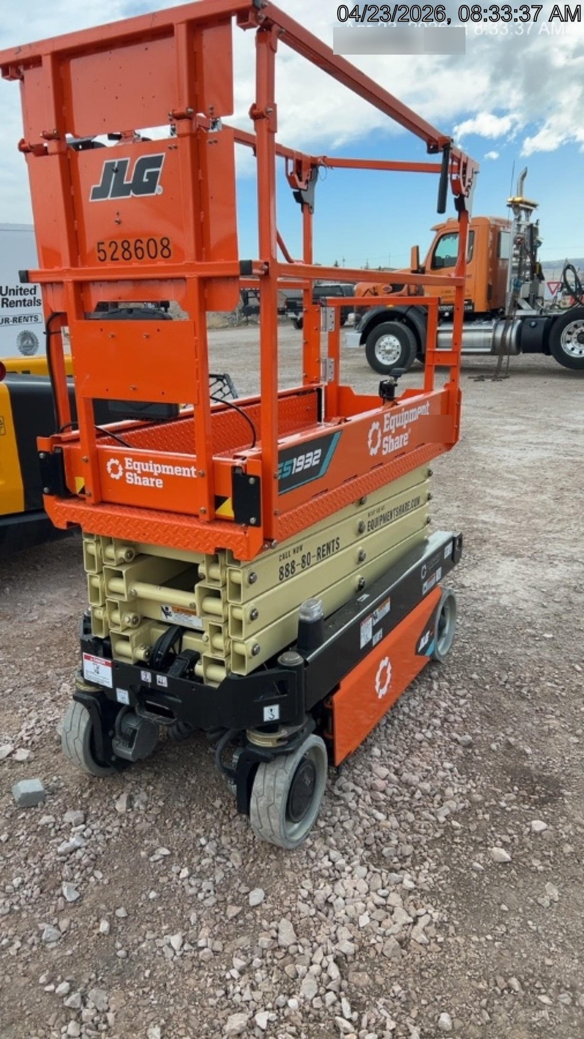 2025 JLG ES1932