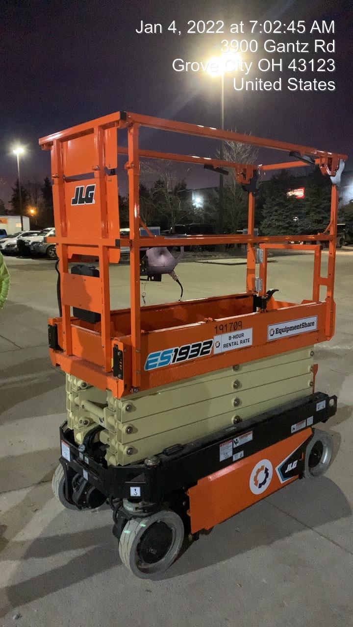 2021 JLG ES1932