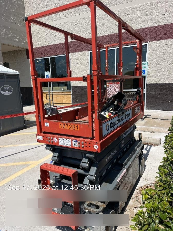 2020 Skyjack SJIII-3219 Solid NM Tires, Half height spring hinged entry gate, Dual Beacons, 800W Inverter