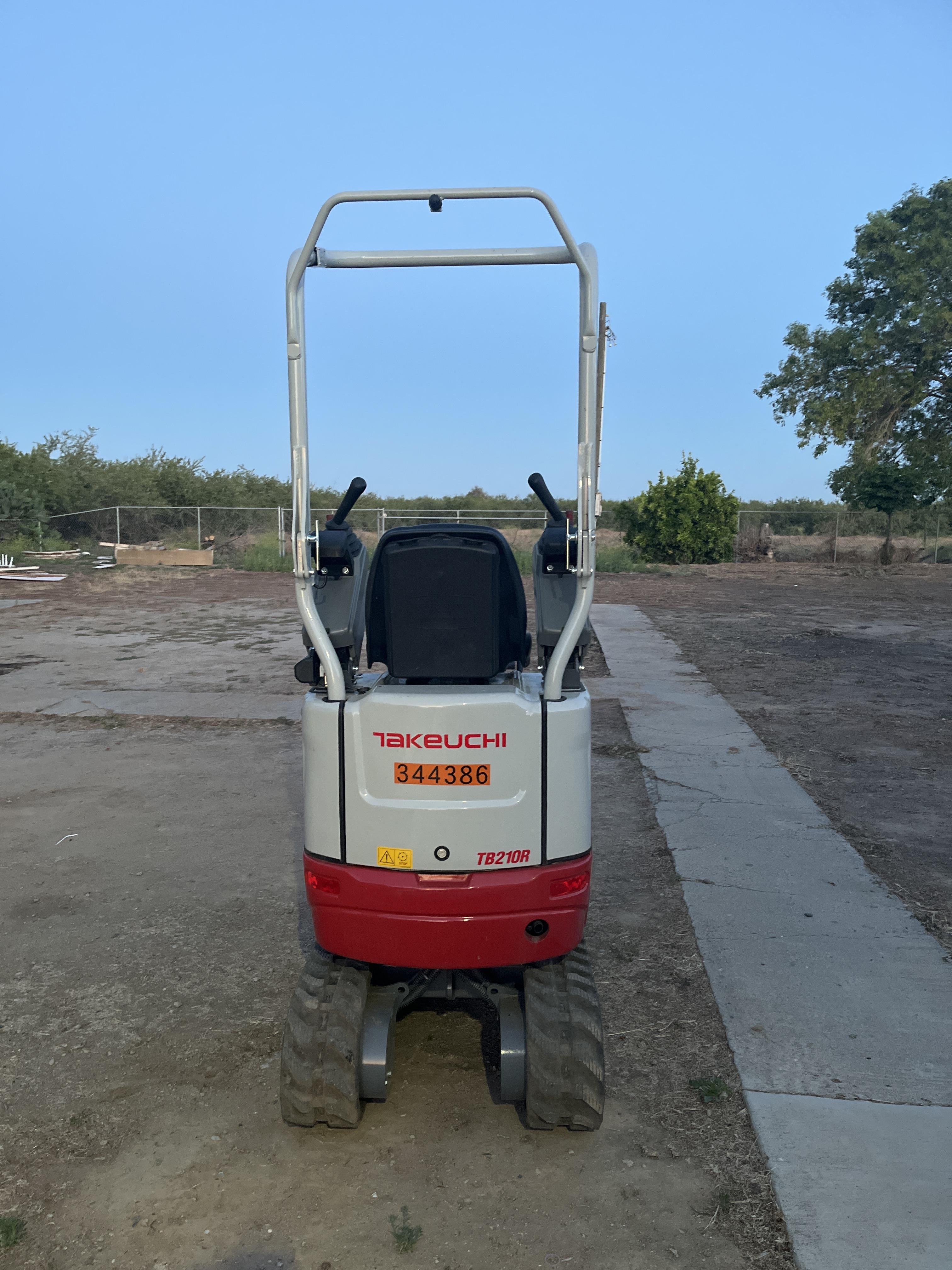 2023 TAKEUCHI TB210R