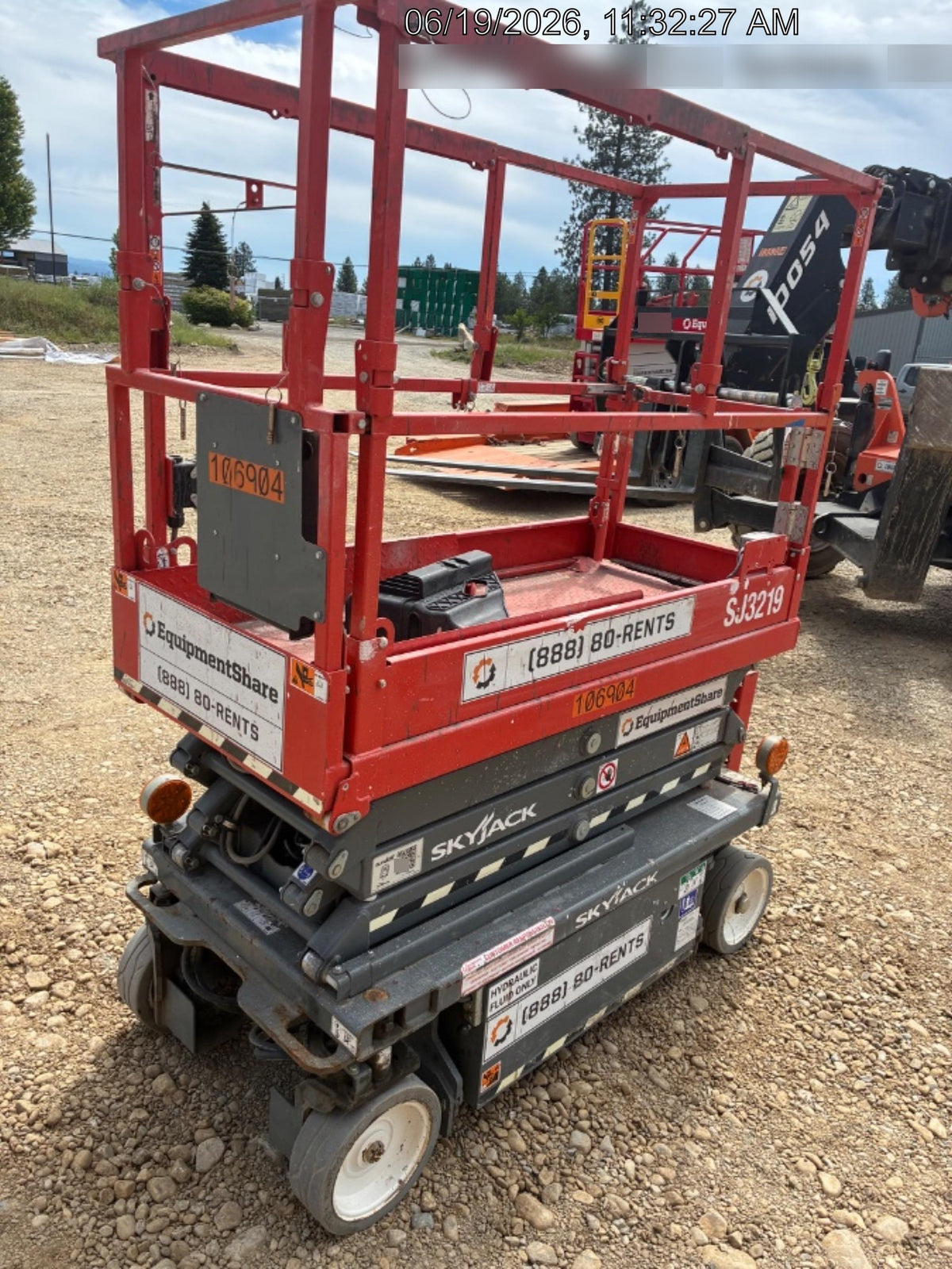 2020 Skyjack SJIII-3219 Solid NM Tires, Half height spring hinged entry gate, Dual Beacons, 800W Inverter