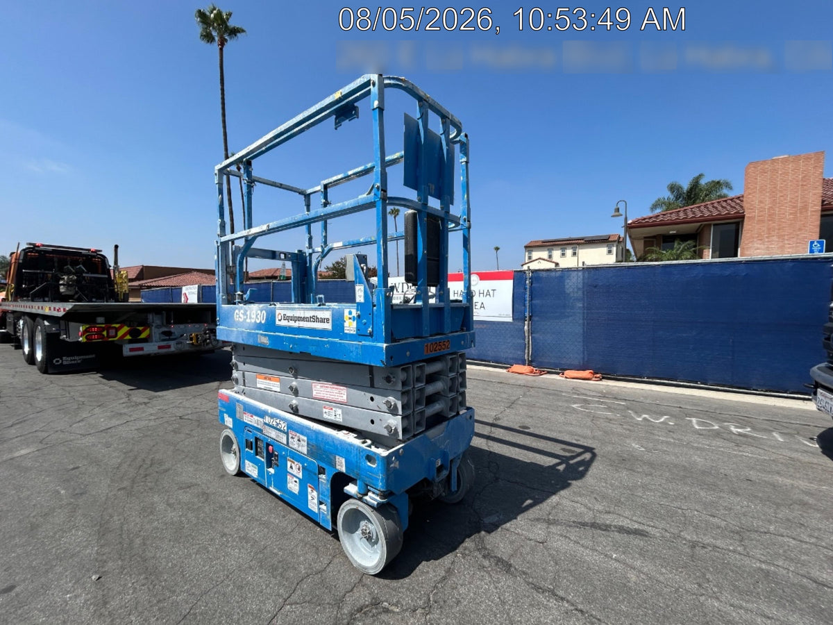 2020 Genie GS-1930 Solid Non Marking Tires, Beacon, Folding rails with half height swing gate, 800W Inverter