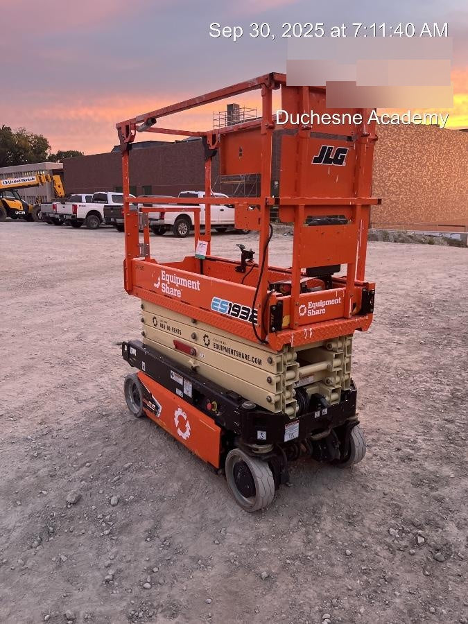 2023 JLG ES1932