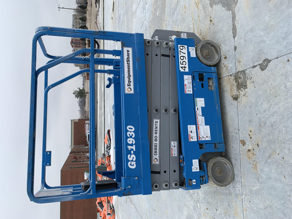 2019 Genie GS-1930 Fixed rails with chain Entry