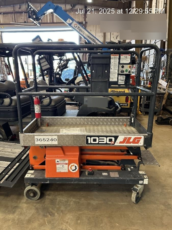 2023 JLG 1030P