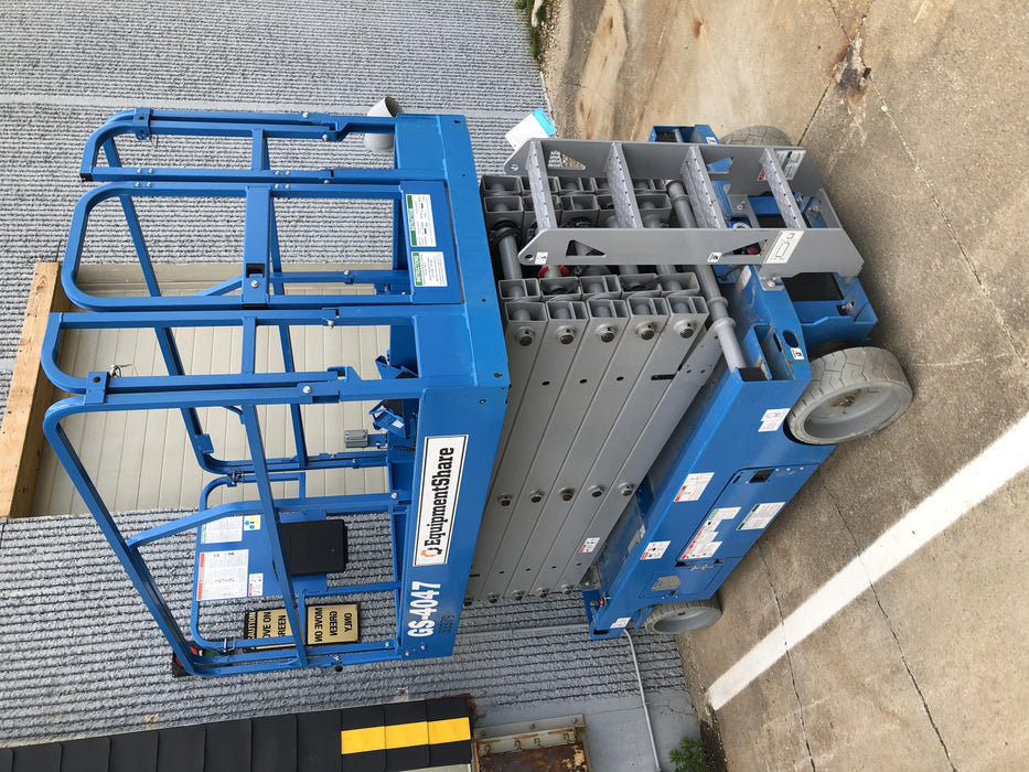 2019 Genie GS-4047 Folding rails with half height swing gate