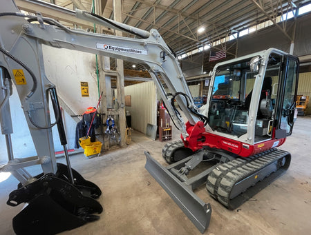 2023 TAKEUCHI TB250-2CR