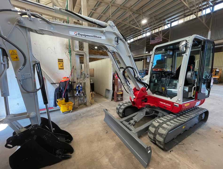 2023 TAKEUCHI TB250-2CR