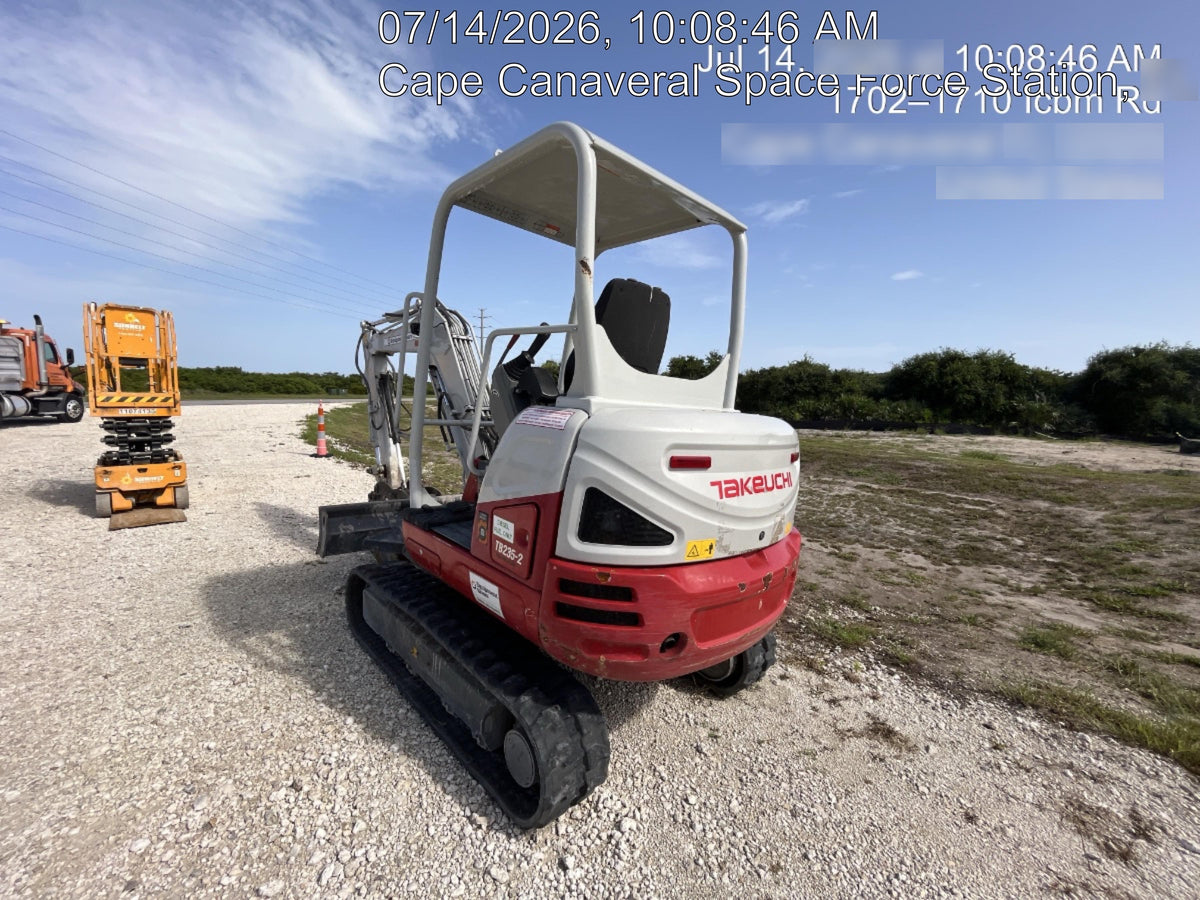 2024 TAKEUCHI TB235-2R