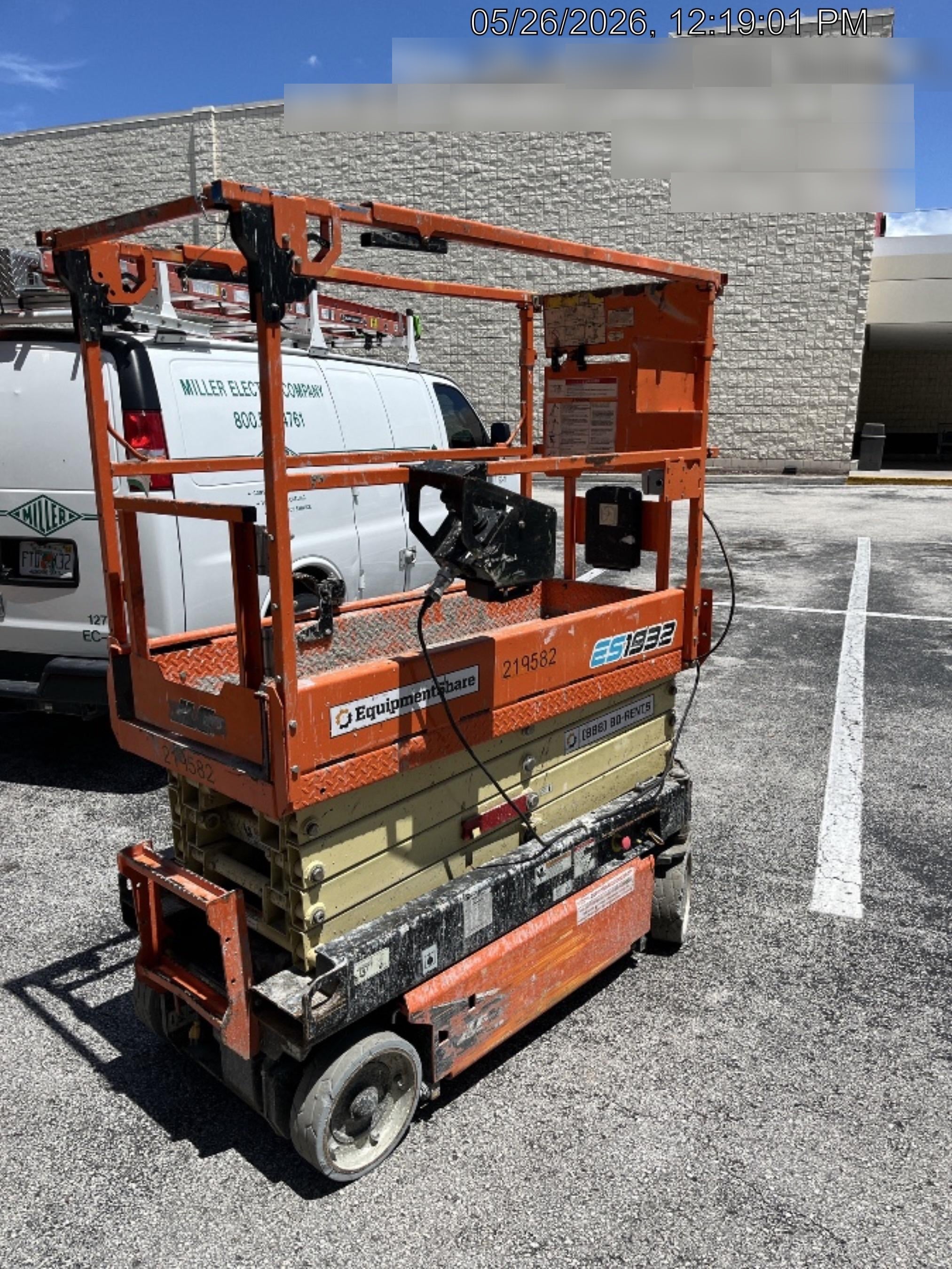 2022 JLG ES1932