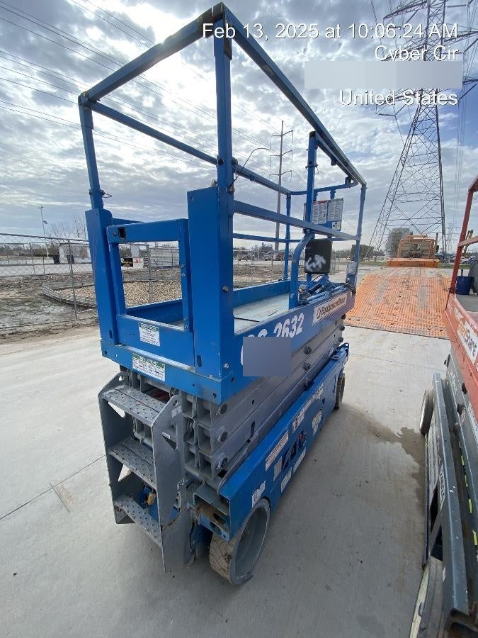 2019 Genie GS-2632 Folding rails with half height swing gate