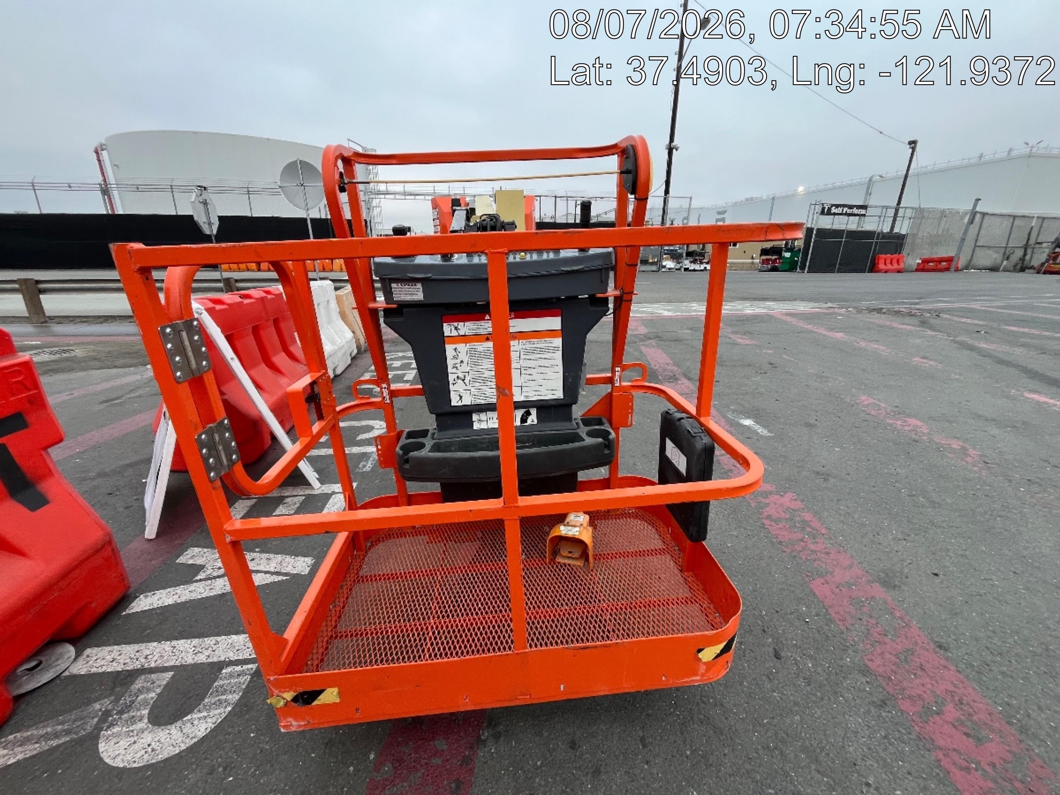 2025 JLG E300AJP