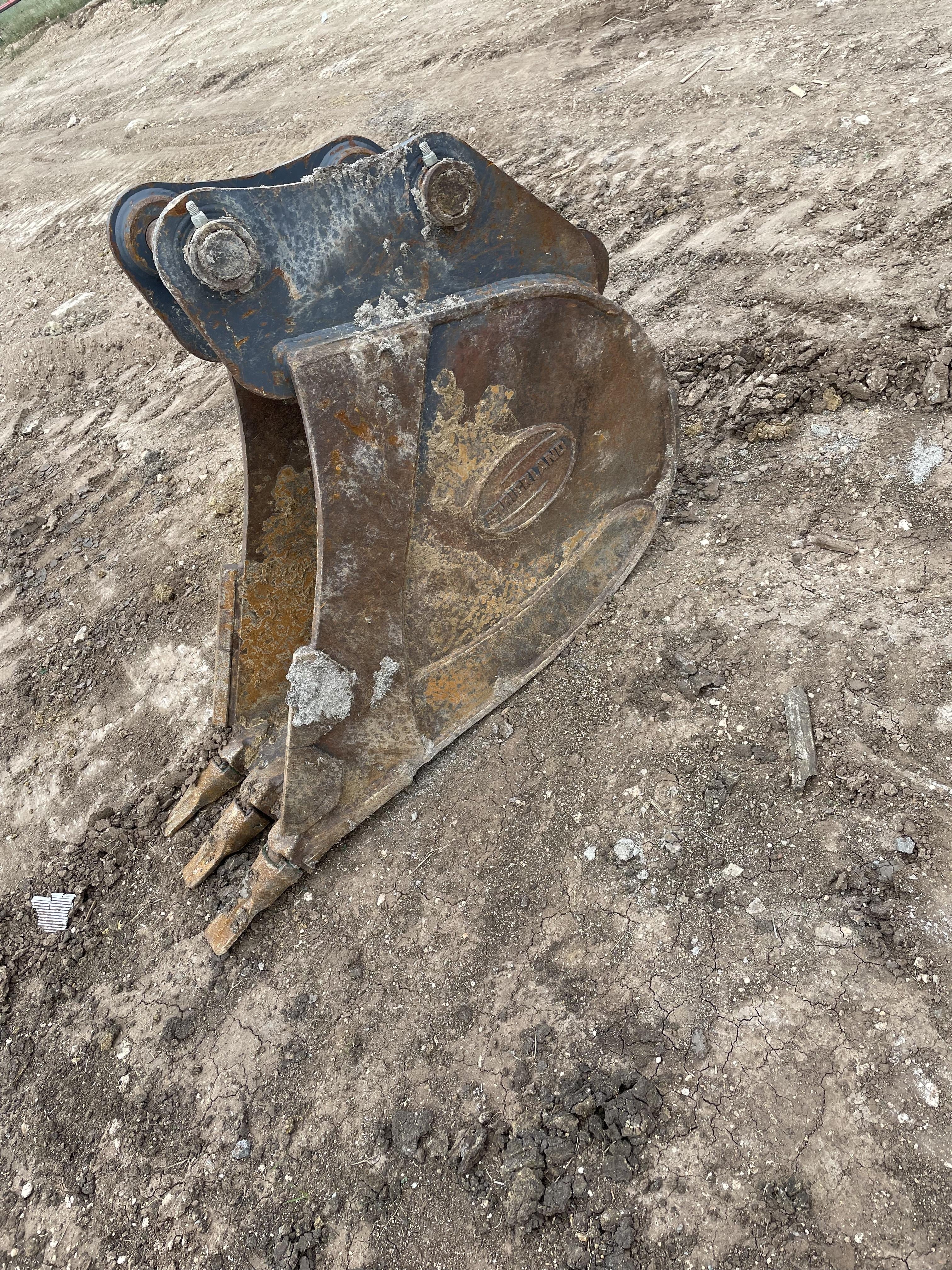 2020 STRICKLAND 18" Bucket Tooth - Strickland