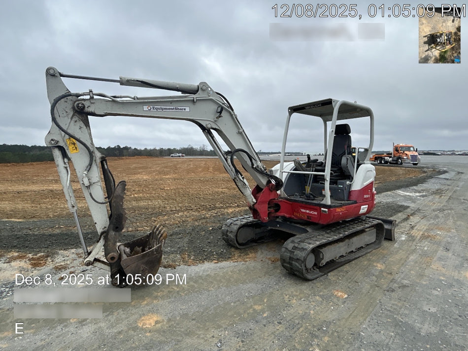 2022 TAKEUCHI TB250-2R
