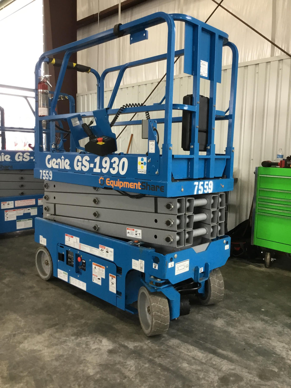 2017 Genie GS-1930 Genie GS-1930 Lift w/Fixed Rail and Chain Entry