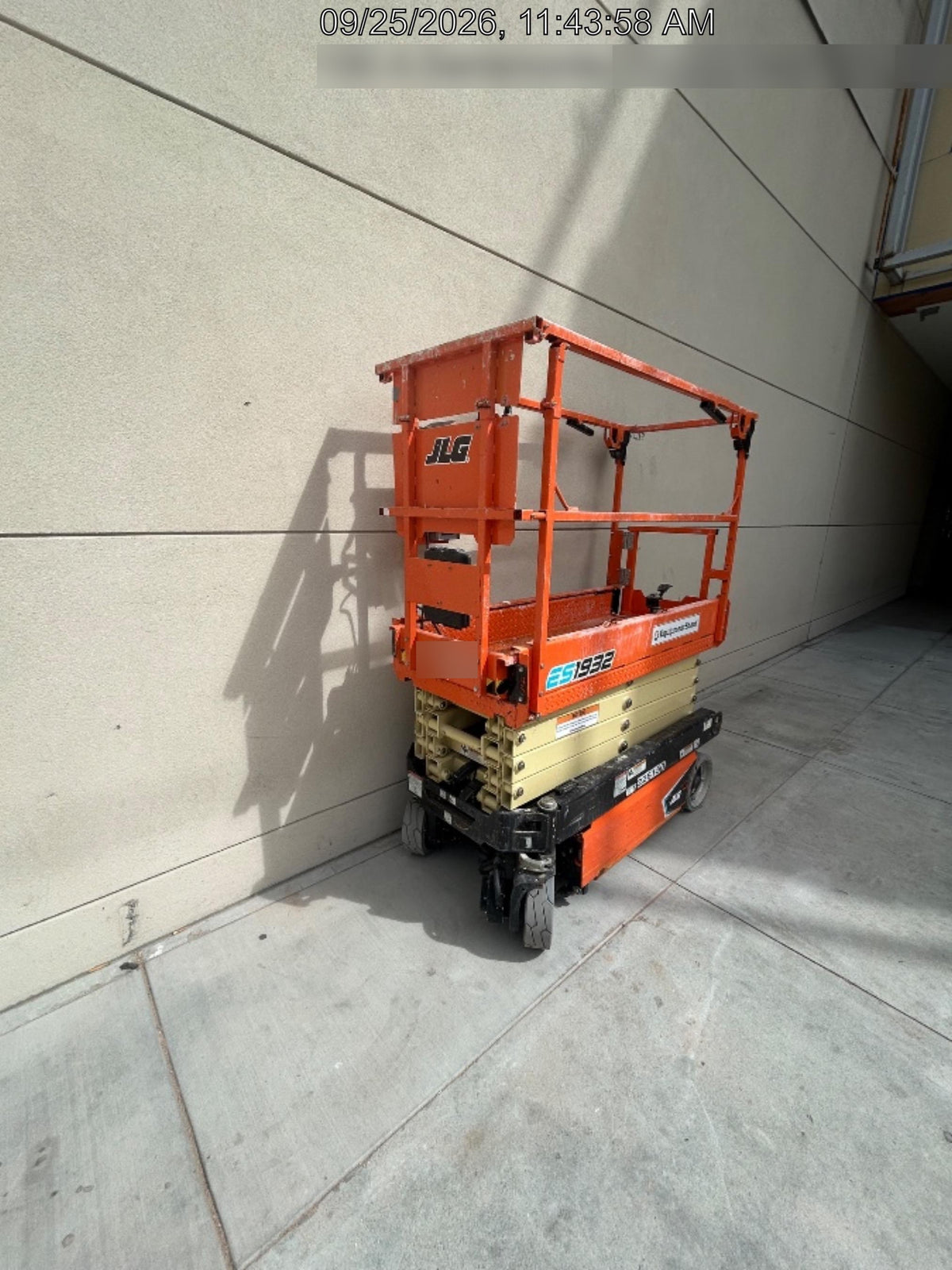 2022 JLG ES1932