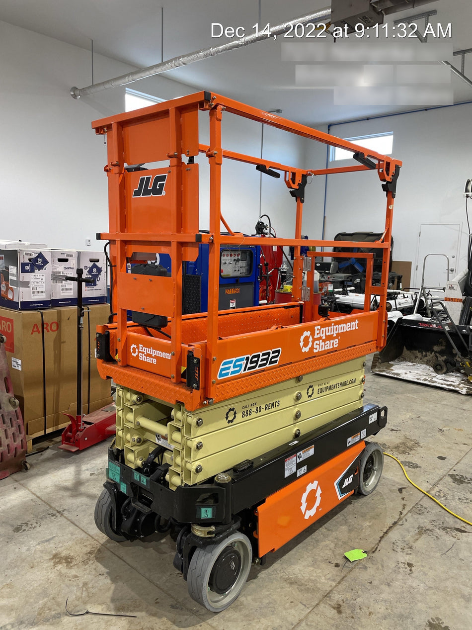 2022 JLG ES1932