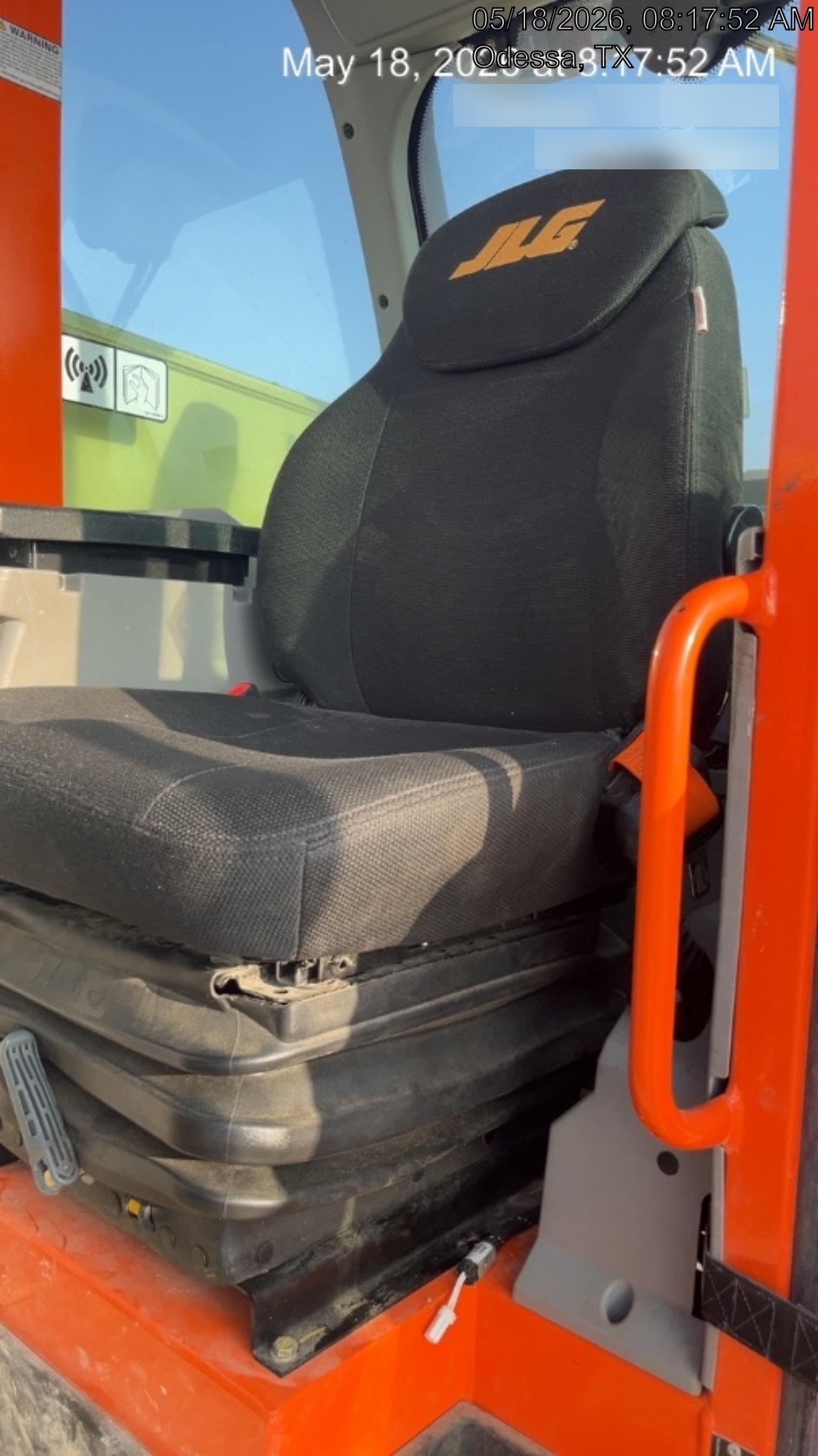 2025 JLG 1732