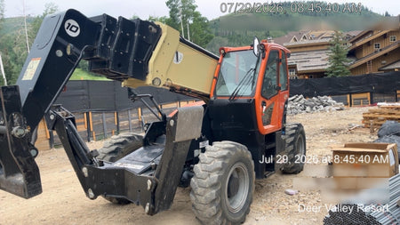2022 JLG 1075