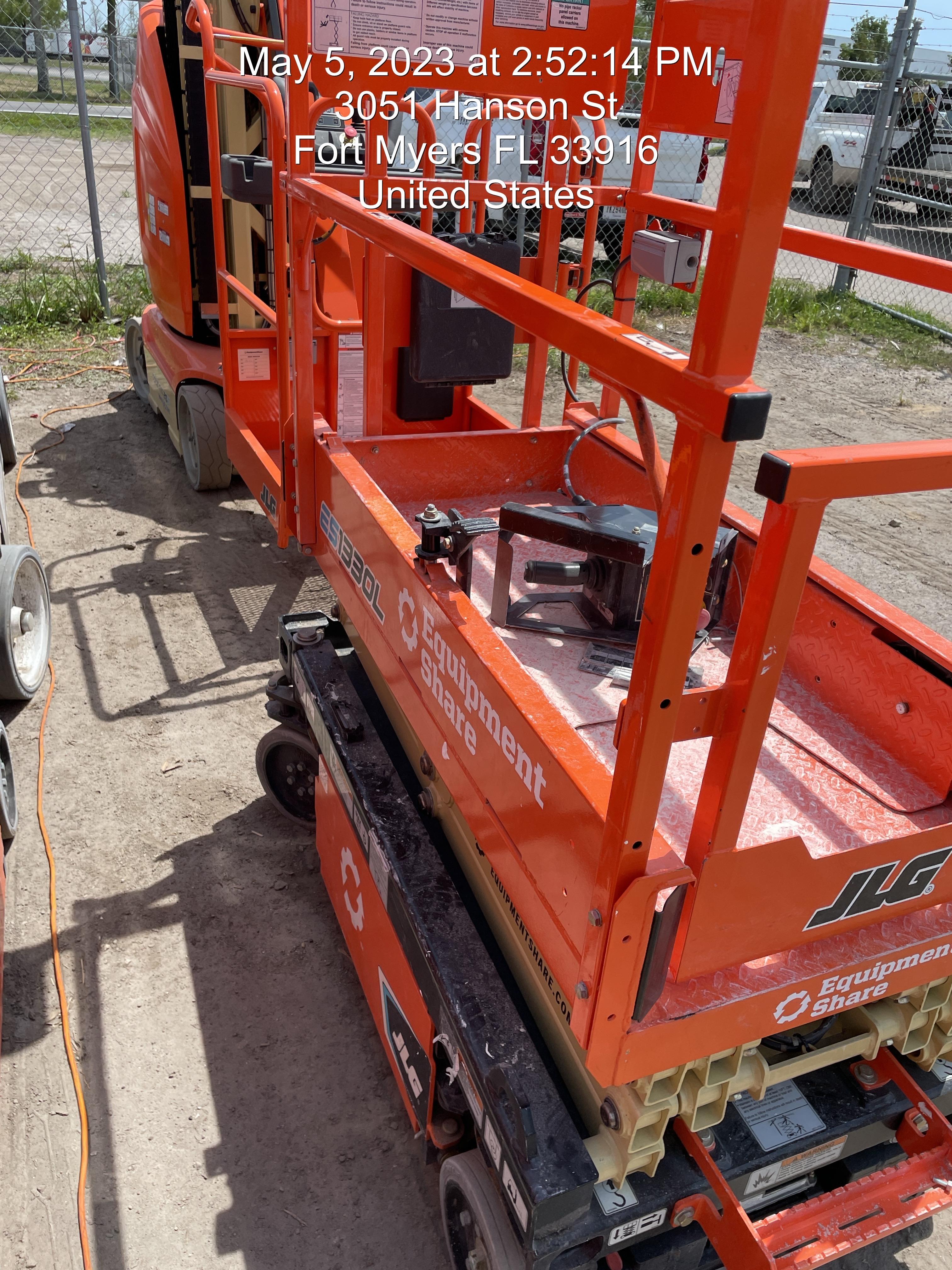 2022 JLG ES1330L