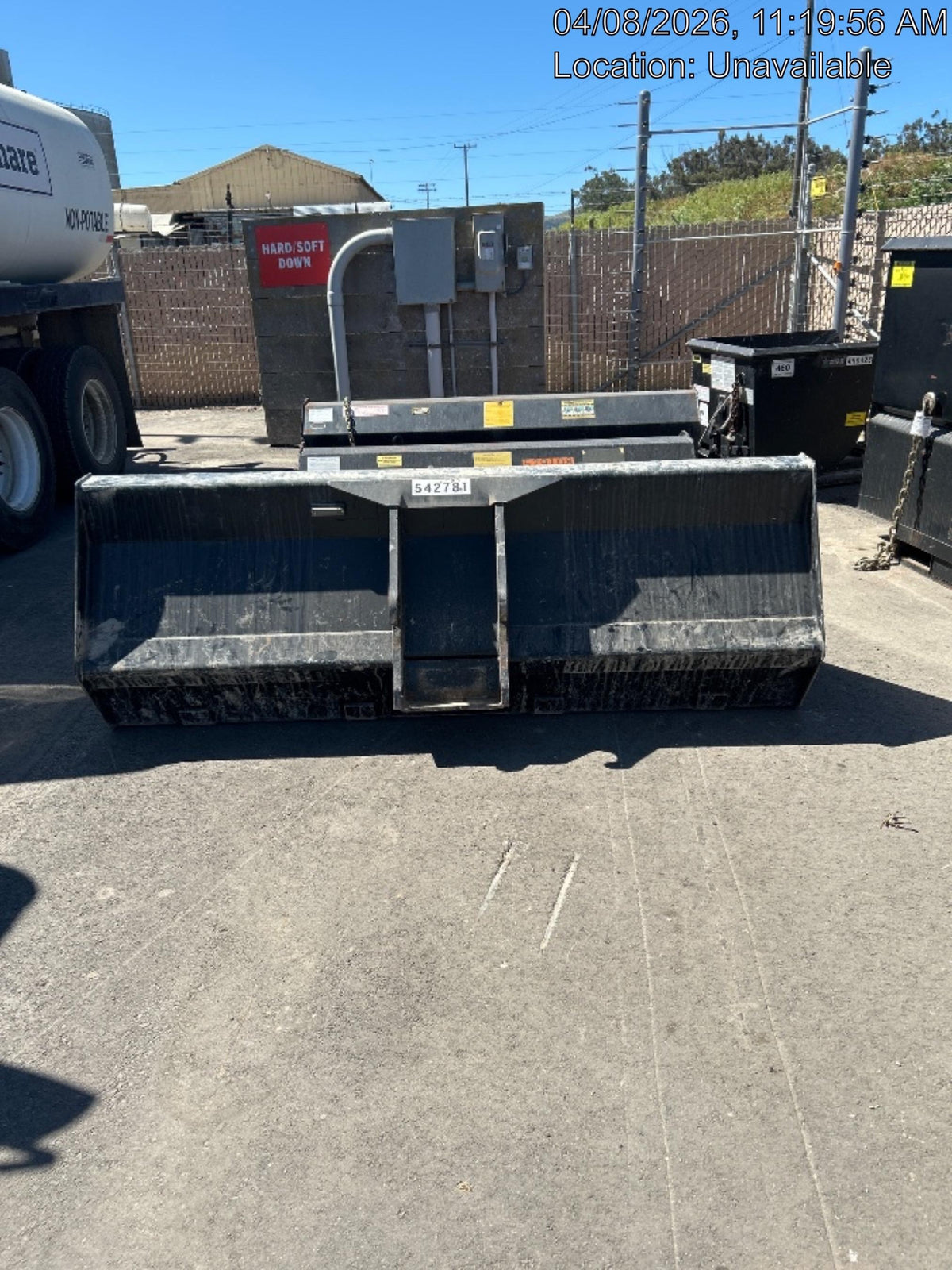 2025 JLG 1001100823