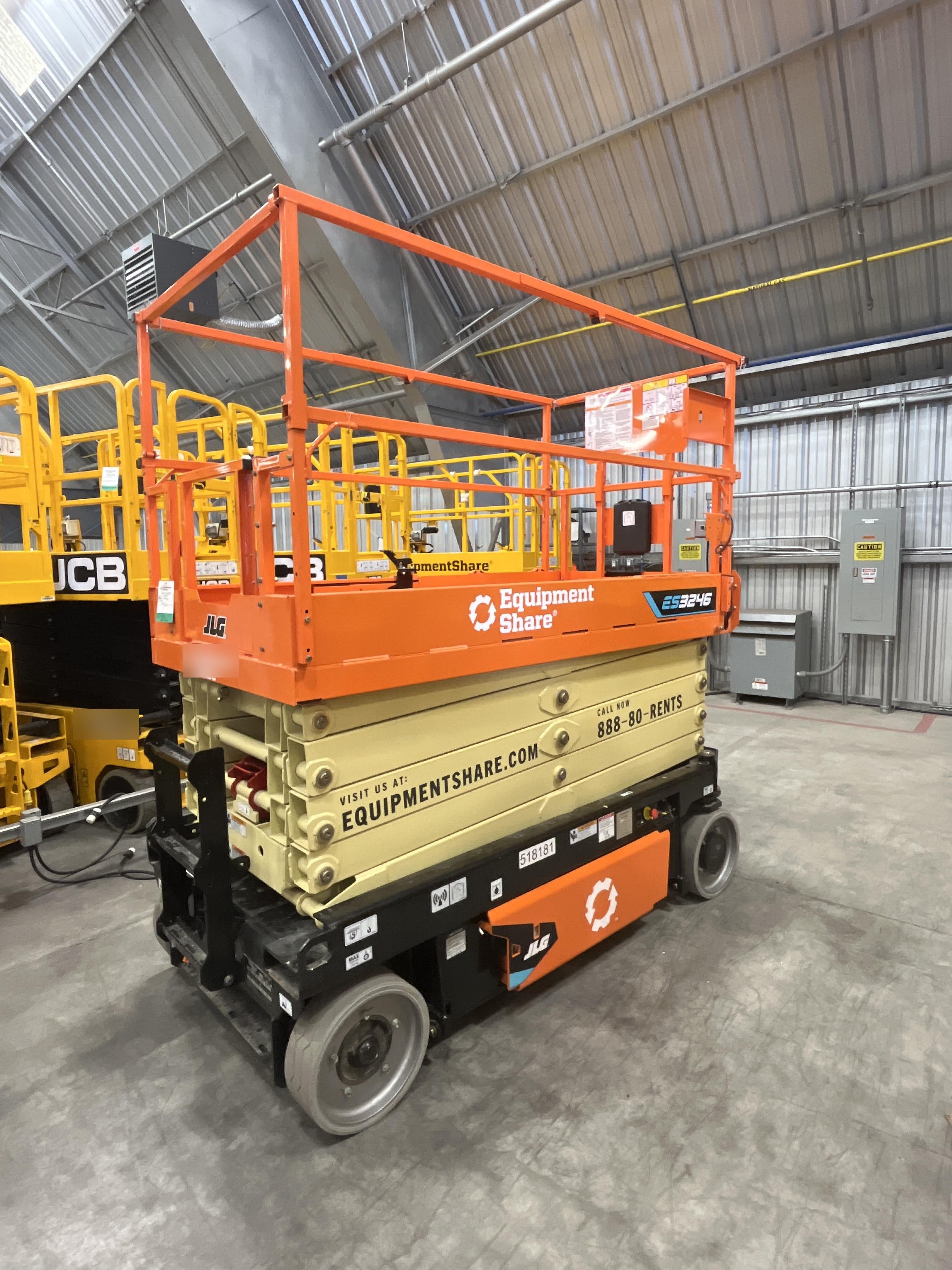 2025 JLG ES3246