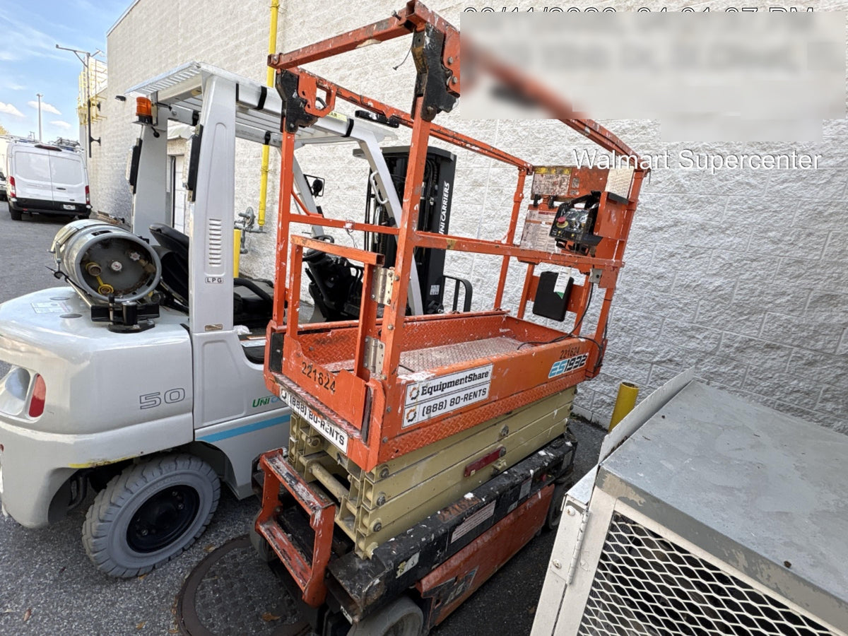 2022 JLG ES1932