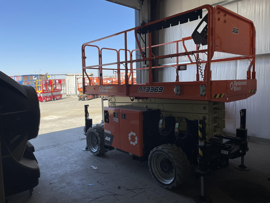 2022 JLG RT3369