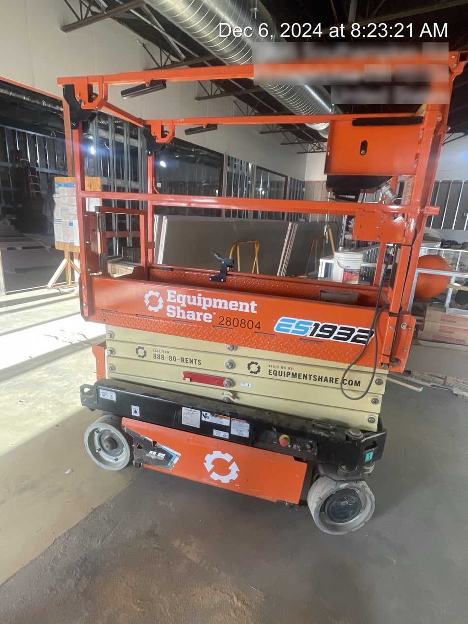 2022 JLG ES1932
