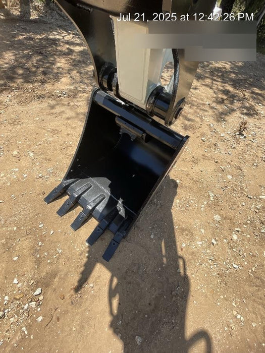 2025 TAKEUCHI 24" Bucket Takeuchi