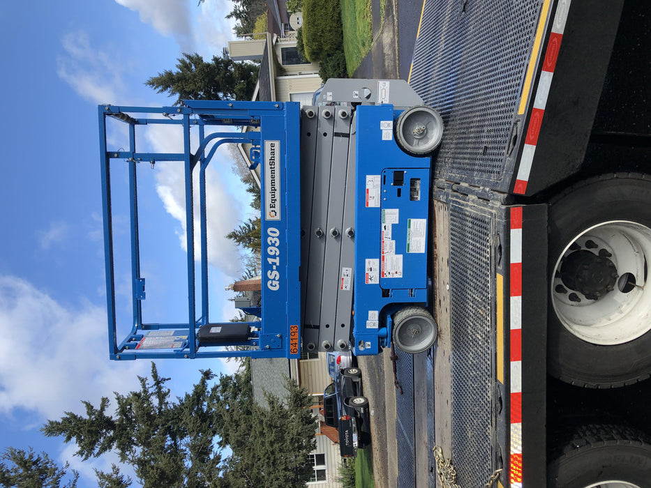 2020 Genie GS-1930 Solid Non Marking Tires, Beacon, Folding rails with half height swing gate, 800W Inverter