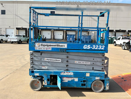 2016 Genie GS-3232 32' Narrow Scissor Lift