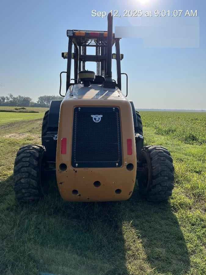 2023 CASE 588H