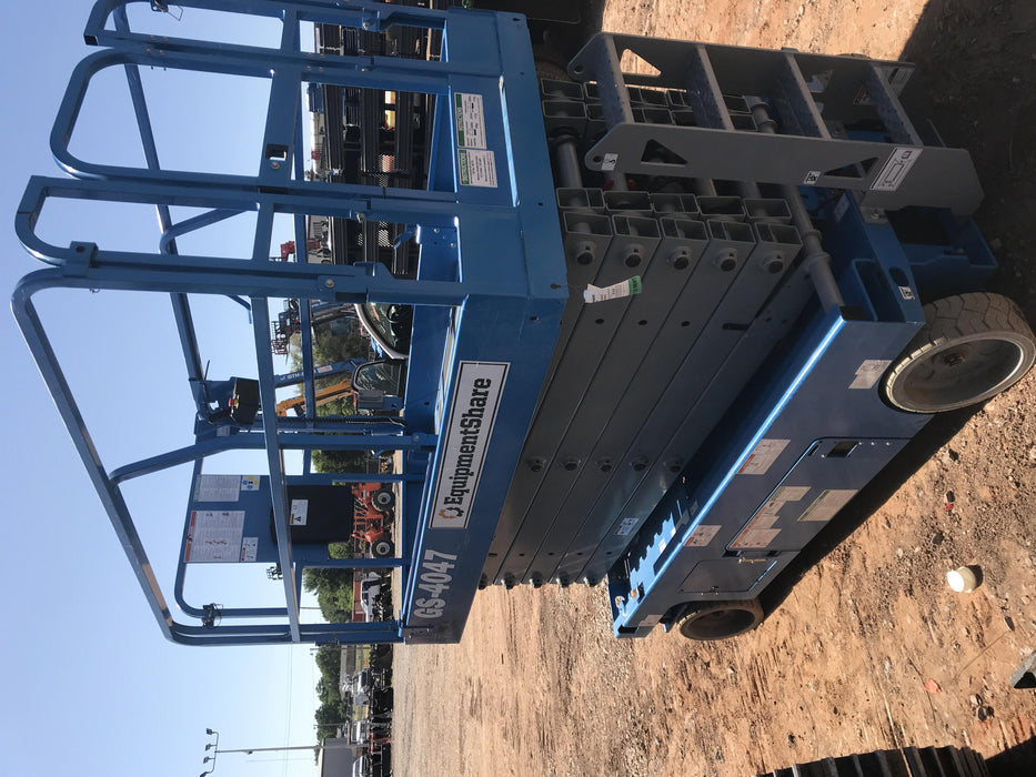2019 Genie GS-4047 Folding rails with half height swing gate