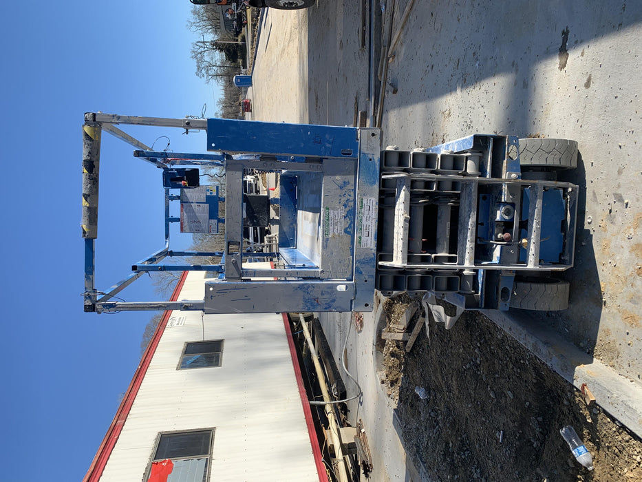 2019 Genie GS-2632 Folding rails with half height swing gate
