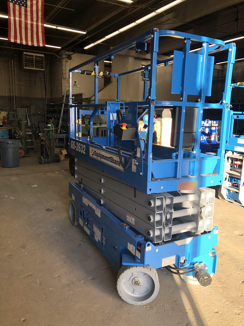 2019 Genie GS-2632 Folding rails with half height swing gate