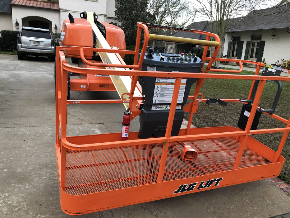2019 JLG 400S