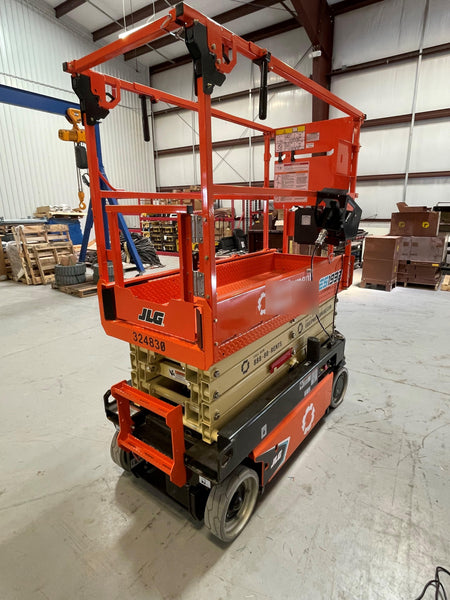2023 JLG ES1932