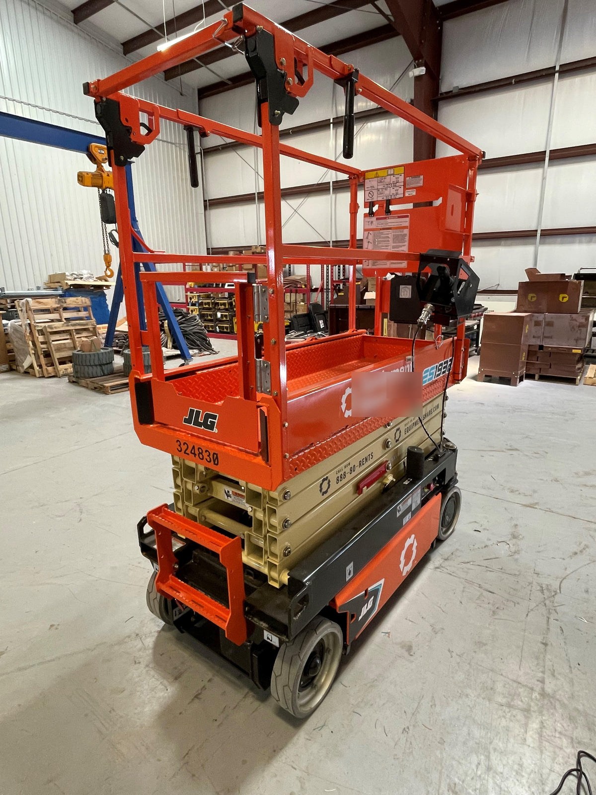 2023 JLG ES1932