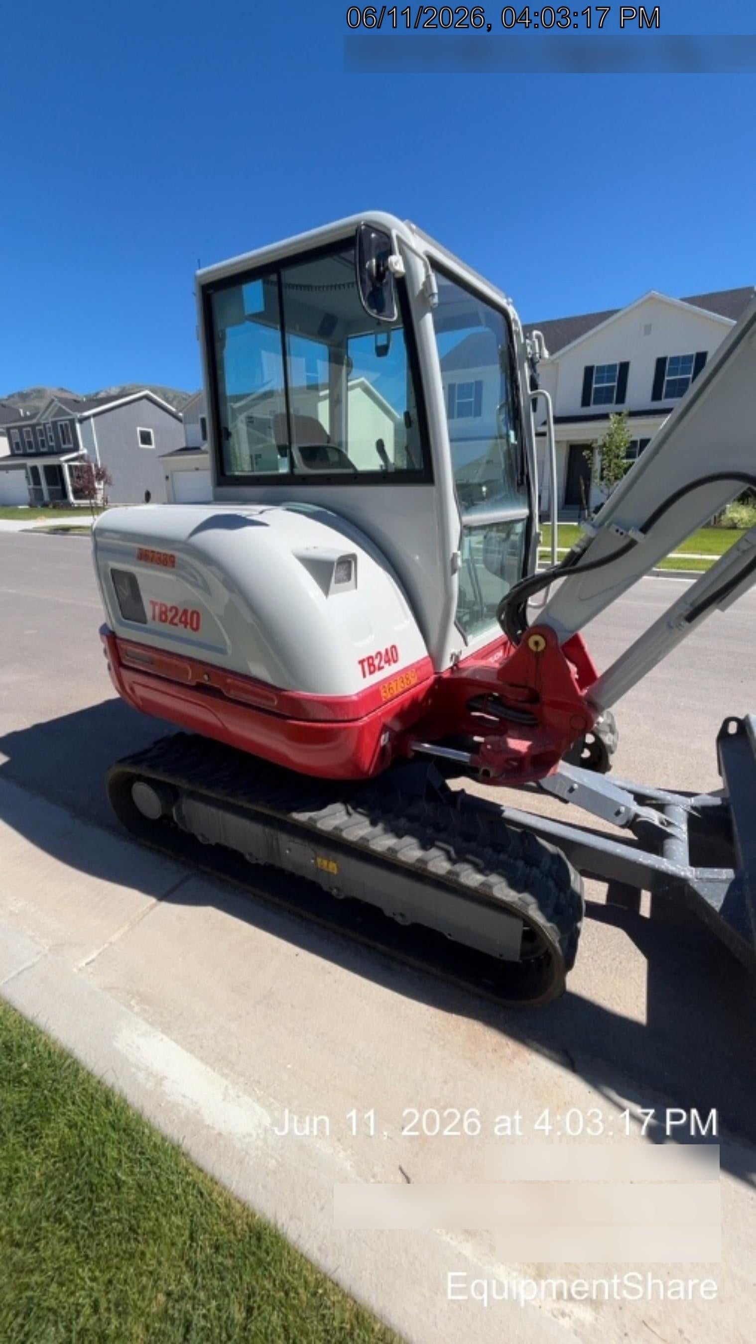 2023 TAKEUCHI TB240-CR