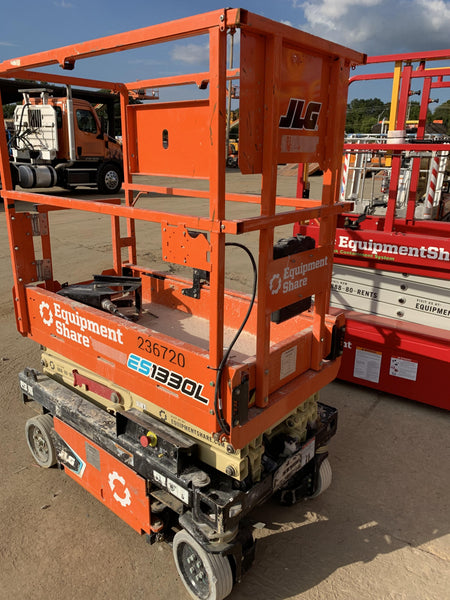 2022 JLG ES1330L